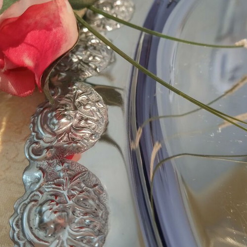 Silver-plated tray with flowers like new