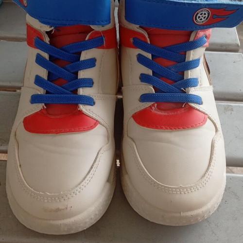 Hotweels Kids Boots size 32 like new with velcro