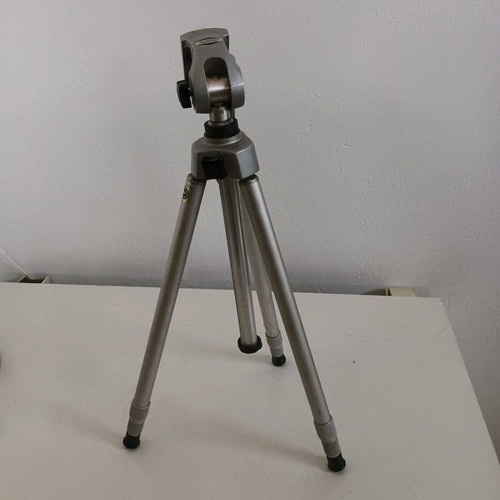 Hakuba adjustable tripod like new