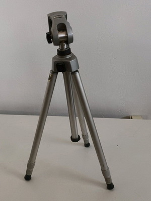Hakuba adjustable tripod like new