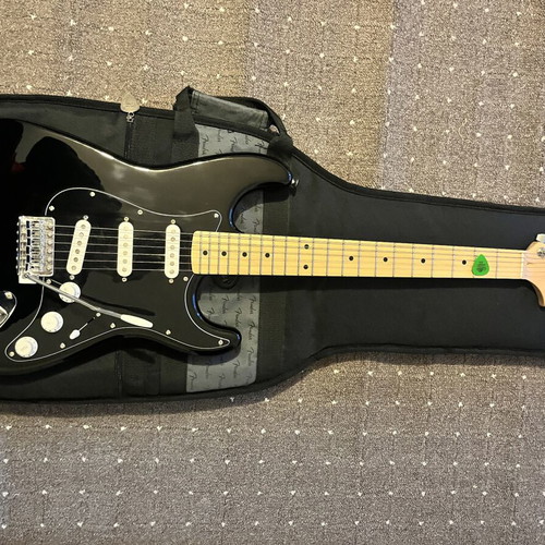 Gilmour Squier Strat electric guitar like new with Fender case