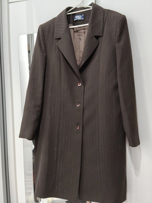 Women's suit set 3 pieces size 48 like new, brown