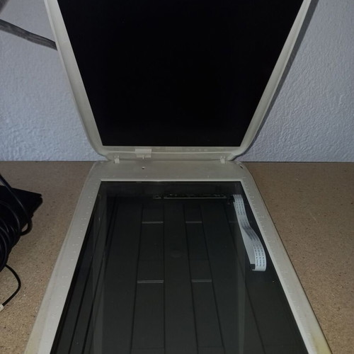Pentium 1 desktop set used with keyboard, printer, and scanner