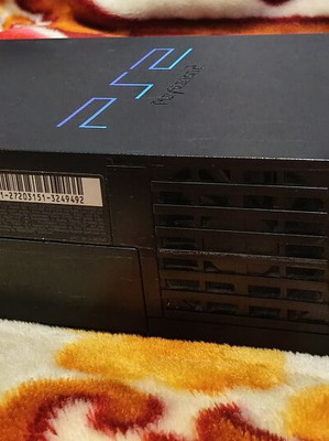 PlayStation 2 Fat console used without controller