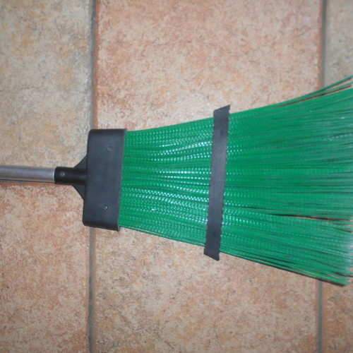 Street broom used with very long bristles telescopic 94-135 cm for outdoor use