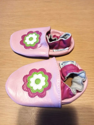 Baby leather slippers used, size 18/24 months