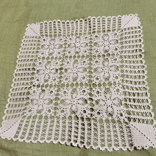 Crochet square like new, thin, 25x25 cm