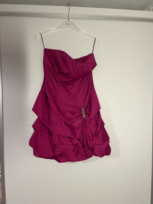 Satin strapless dress purple like new, size L
