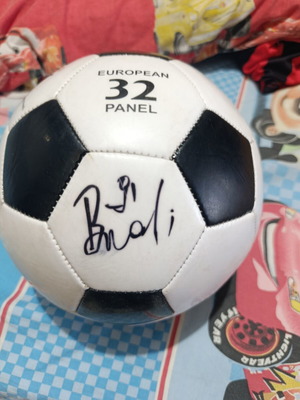 Football signed by Brinioli, Joao Mario and Pineda, like new