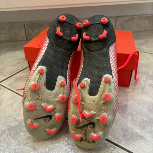 Nike football shoes like new, red and orange