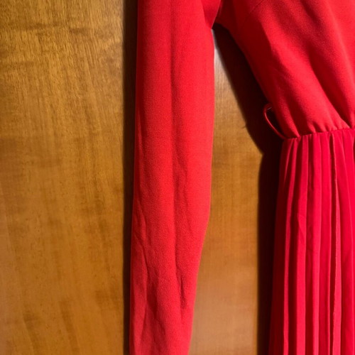 Red dress like new, size Small, pleated fabric