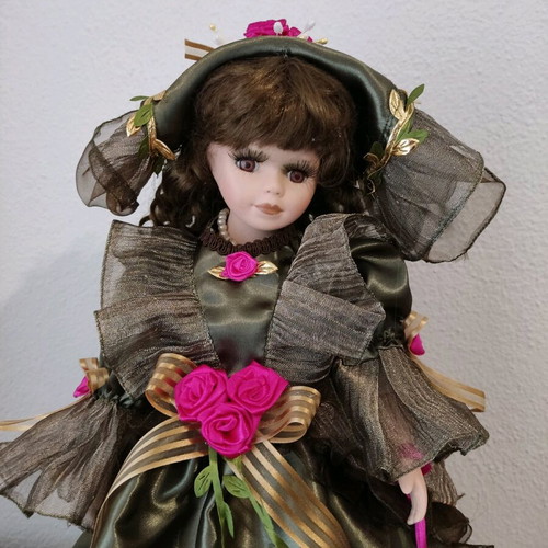 Porcelain doll used 45cm in very good condition