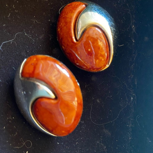 Oval clip earrings like new