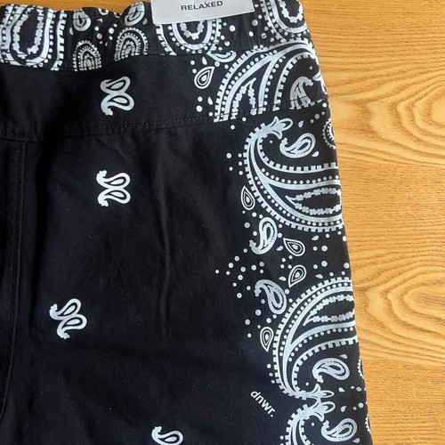 Zara shorts black with white paisley L new