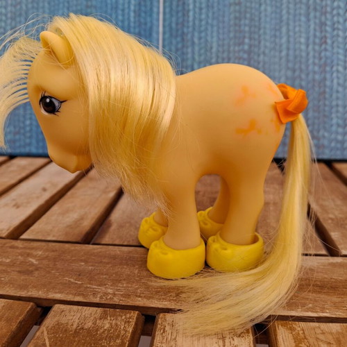 My Little Pony Butterscotch El Greco used with yellow shoes