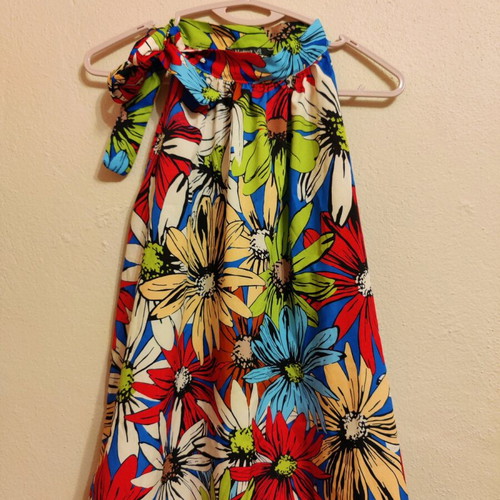 Floral sleeveless blouse new with bow at neck