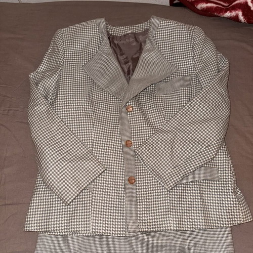 Suit set like new, jacket and skirt in white and gray, size XL