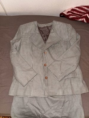 Suit set like new, jacket and skirt in white and gray, size XL