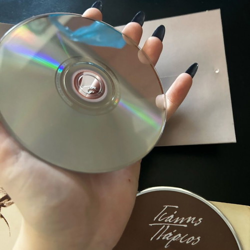 Giannis Parios 2 CDs like new, Ego Ki Esy and Mi Figeis Mi