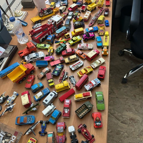 Collectible metal toy cars used, rare pack of 160 pieces