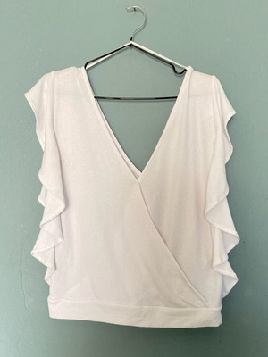 Zara white sleeveless blouse with ruffles like new, size L