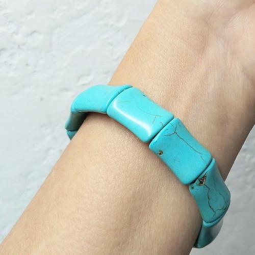 Howlite stone bracelet turquoise color like new