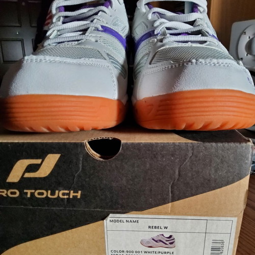 Pro Touch Rebel volleyball shoes size 41 white purple like new