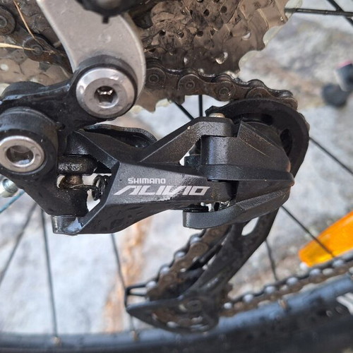 Devron Riddle 29 mountain bike with disc brakes, Shimano gears, RockShox suspension