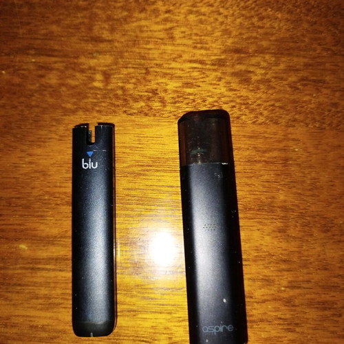 Electronic and Blu device like new, 2 pieces