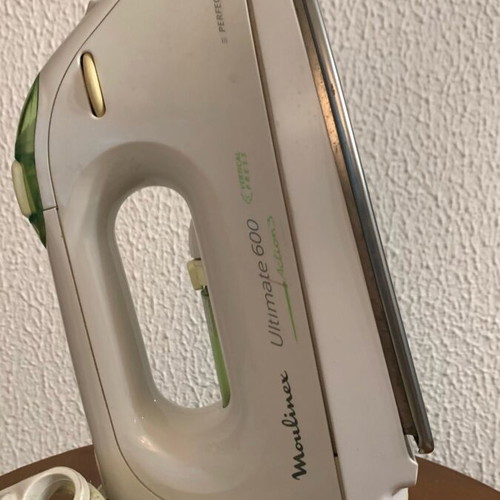 Electric iron like new, fully functional