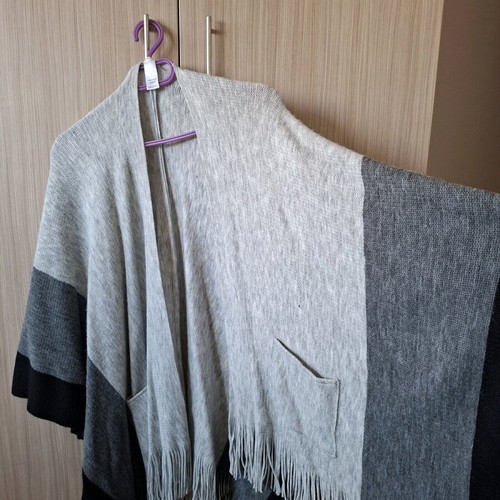Maurices poncho like new, black and gray with fringes
