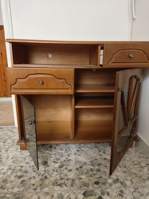 TV stand used, clean and in good condition