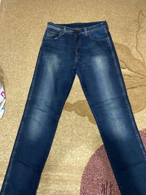 Wrangler blue jeans like new, size L