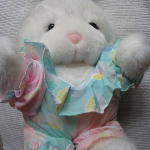 Lullaby Bunny Tomy vintage 1980-1990 new