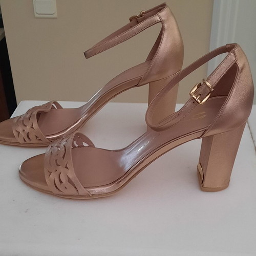 Mourtzi leather bronze sandals size 39 like new