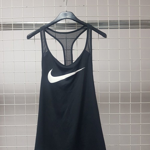 Sports tank tops like new, pack of 2, Reebok and Nike