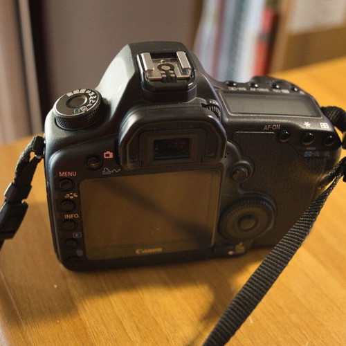 Canon EOS 5D Mark II camera like new with battery grip and extra batteries