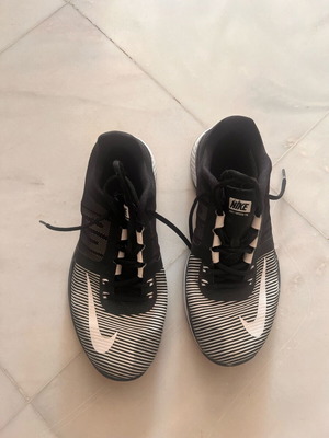 Nike Zoom athletic shoes like new, size 44.5, black and white