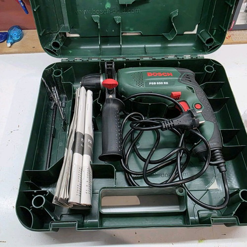 Bosch PSB 650 RE impact drill like new with case