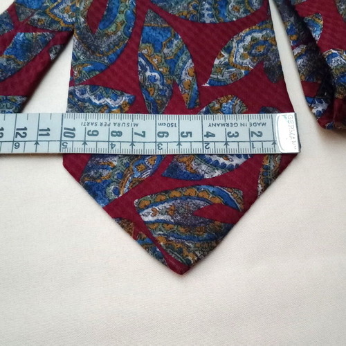 Silk tie 10cm like new, red with multicolor pattern
