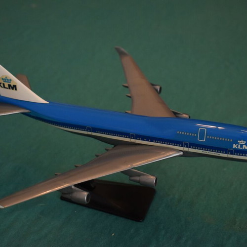 KLM B747-400 Plastic Model Scale 1/200 Brand New