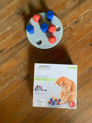 Zoofari interactive pet toy with cupcake and coffee cup compartments