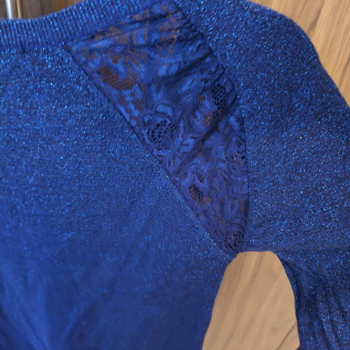 Blouse with lace details blue like new, size M
