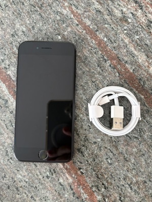 iPhone 7 32GB black like new