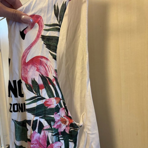 Sleeveless T-shirt used, white and pink, size L