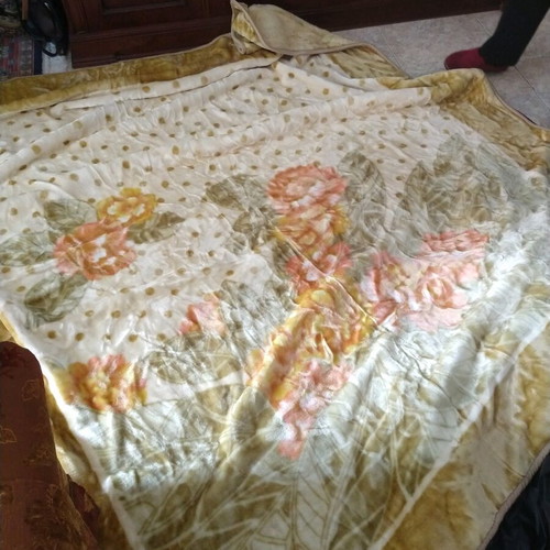 Blanket type Spain new, soft with floral design 245x210 cm
