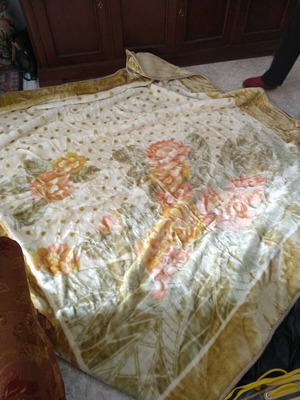 Blanket type Spain new, soft with floral design 245x210 cm