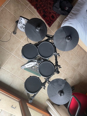 Alesis Nitro Mesh Kit ηλεκτρονικά τύμπανα σαν καινούργια