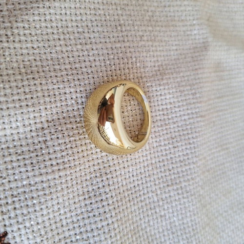 Gold ring size 18 plastic used