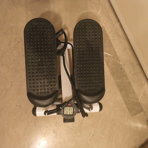 Step fitness equipment like new with hand straps and display
